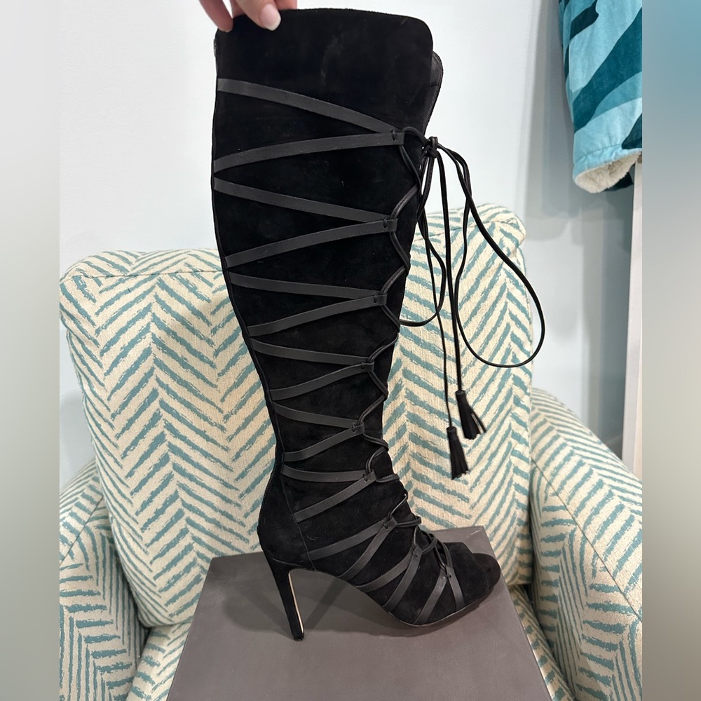 Vince Camuto VC-Carsey black suede boot